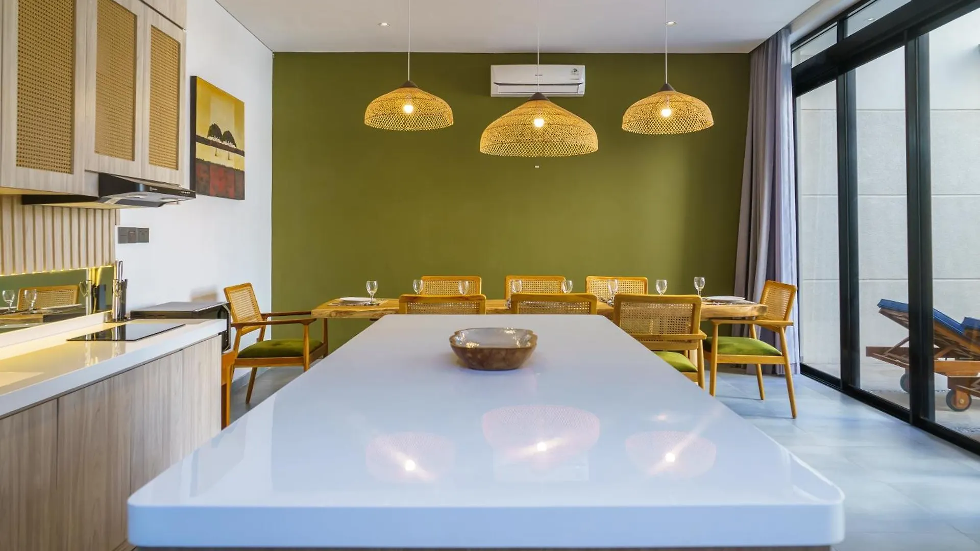 New 3 Bedroom Villa With Rooftop Central Seminyak סמיניאק