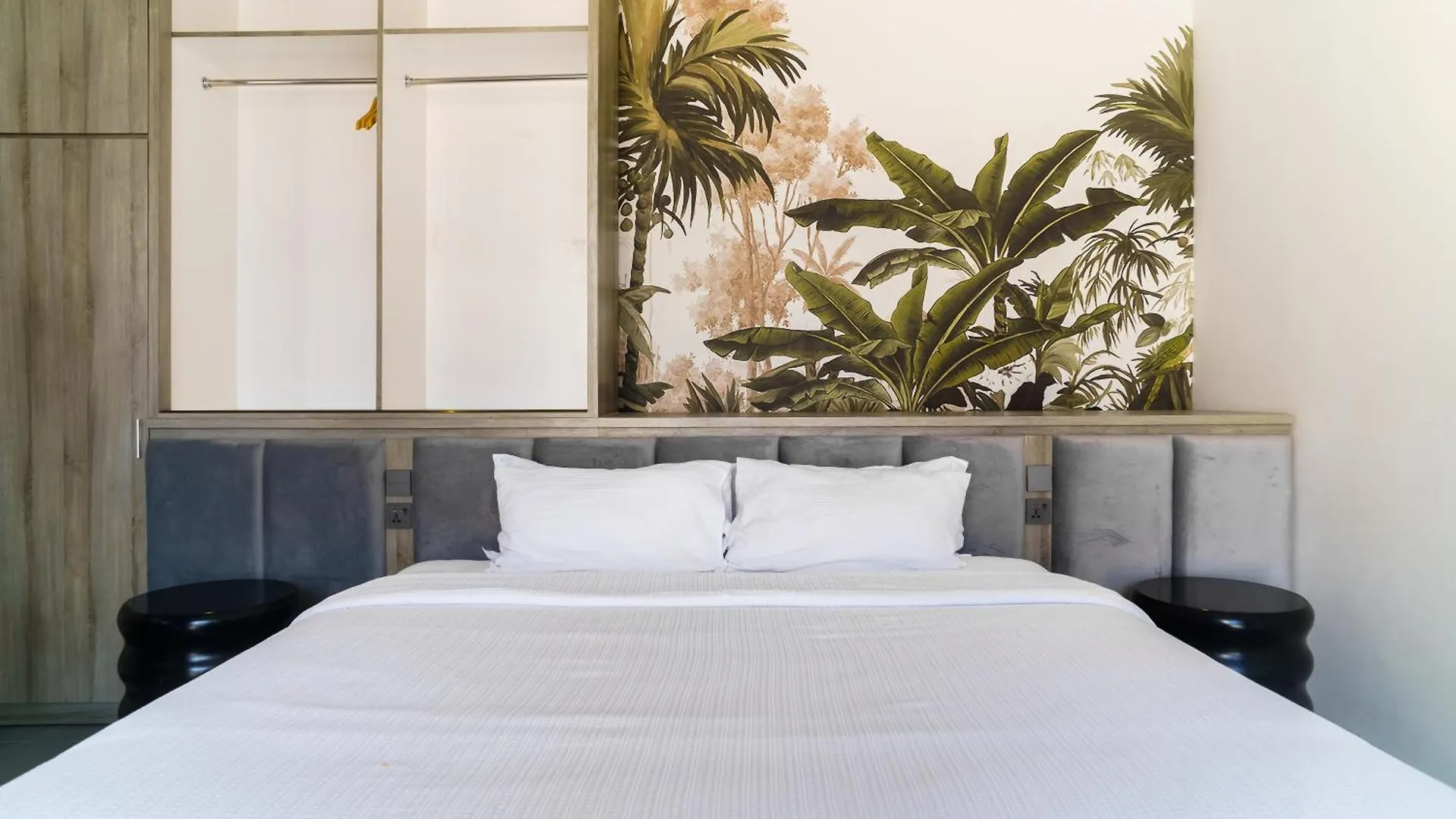 New 3 Bedroom Villa With Rooftop Central Seminyak
