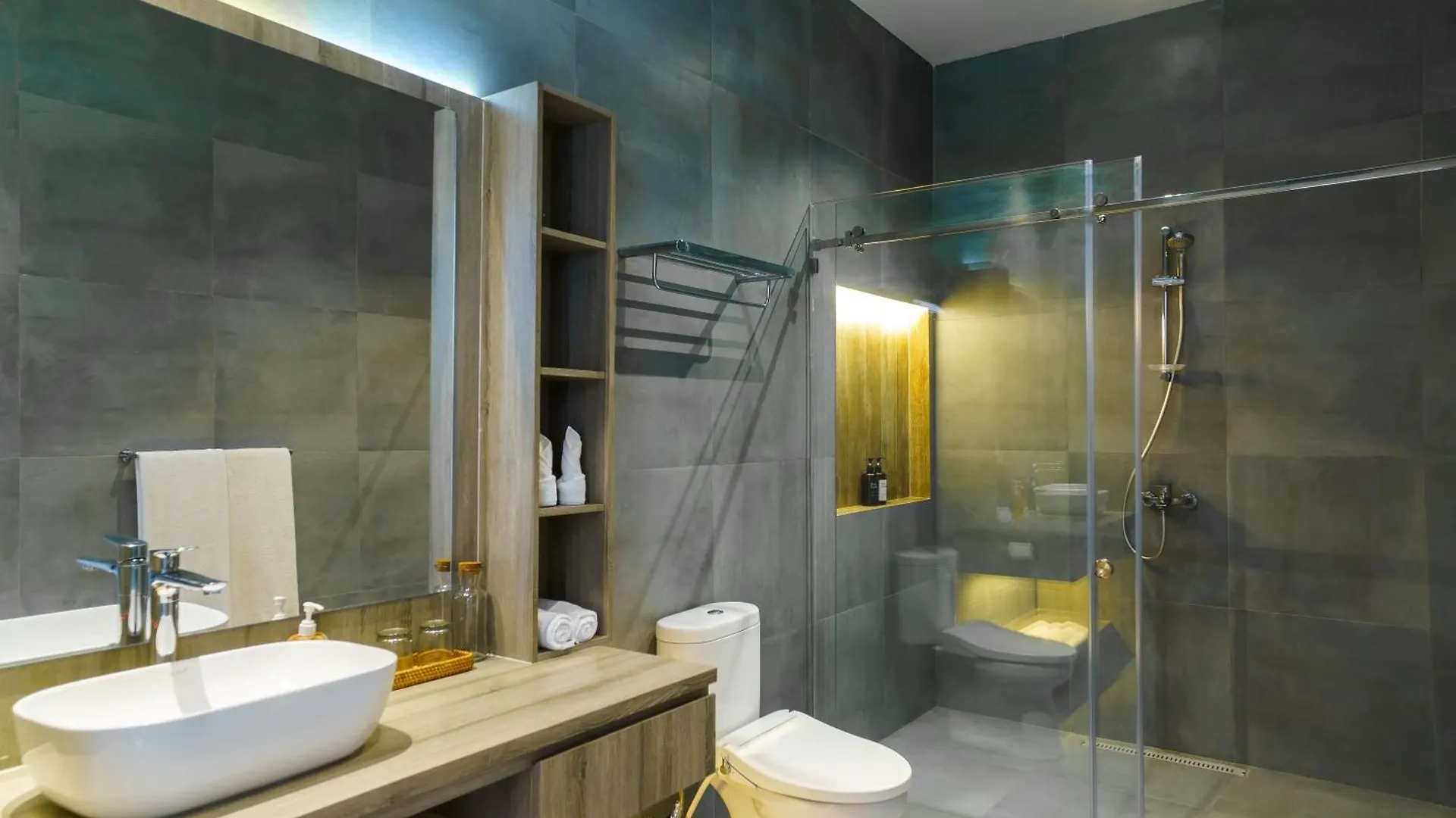 New 3 Bedroom Villa With Rooftop Central Seminyak  Seminyak (Bali)
