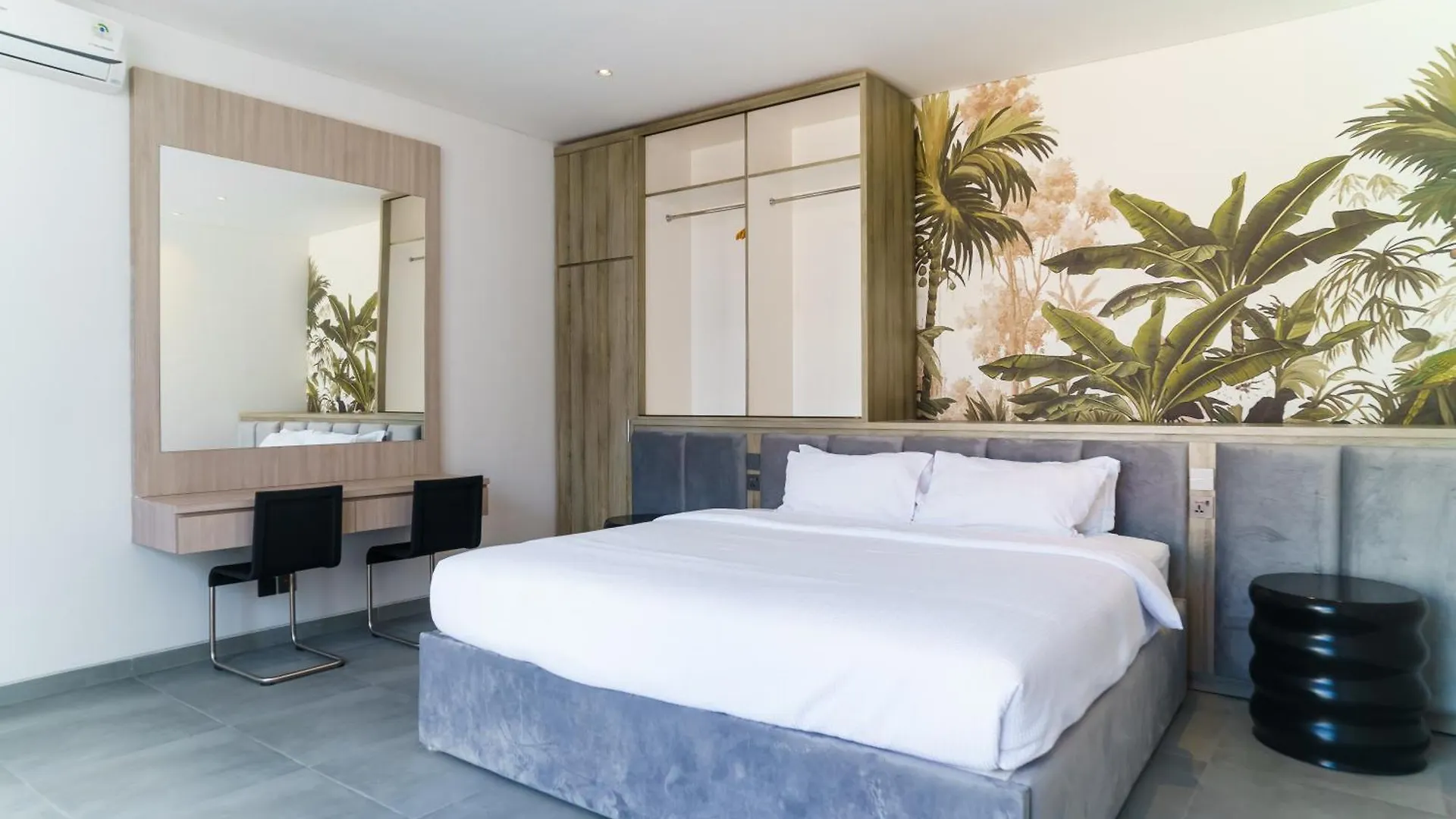 New 3 Bedroom Villa With Rooftop Central Seminyak