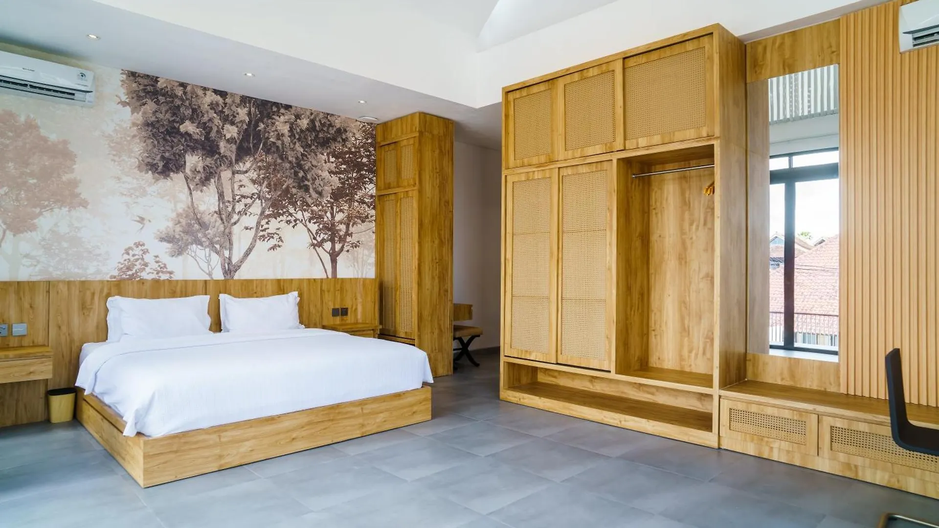 New 3 Bedroom Villa With Rooftop Central Seminyak