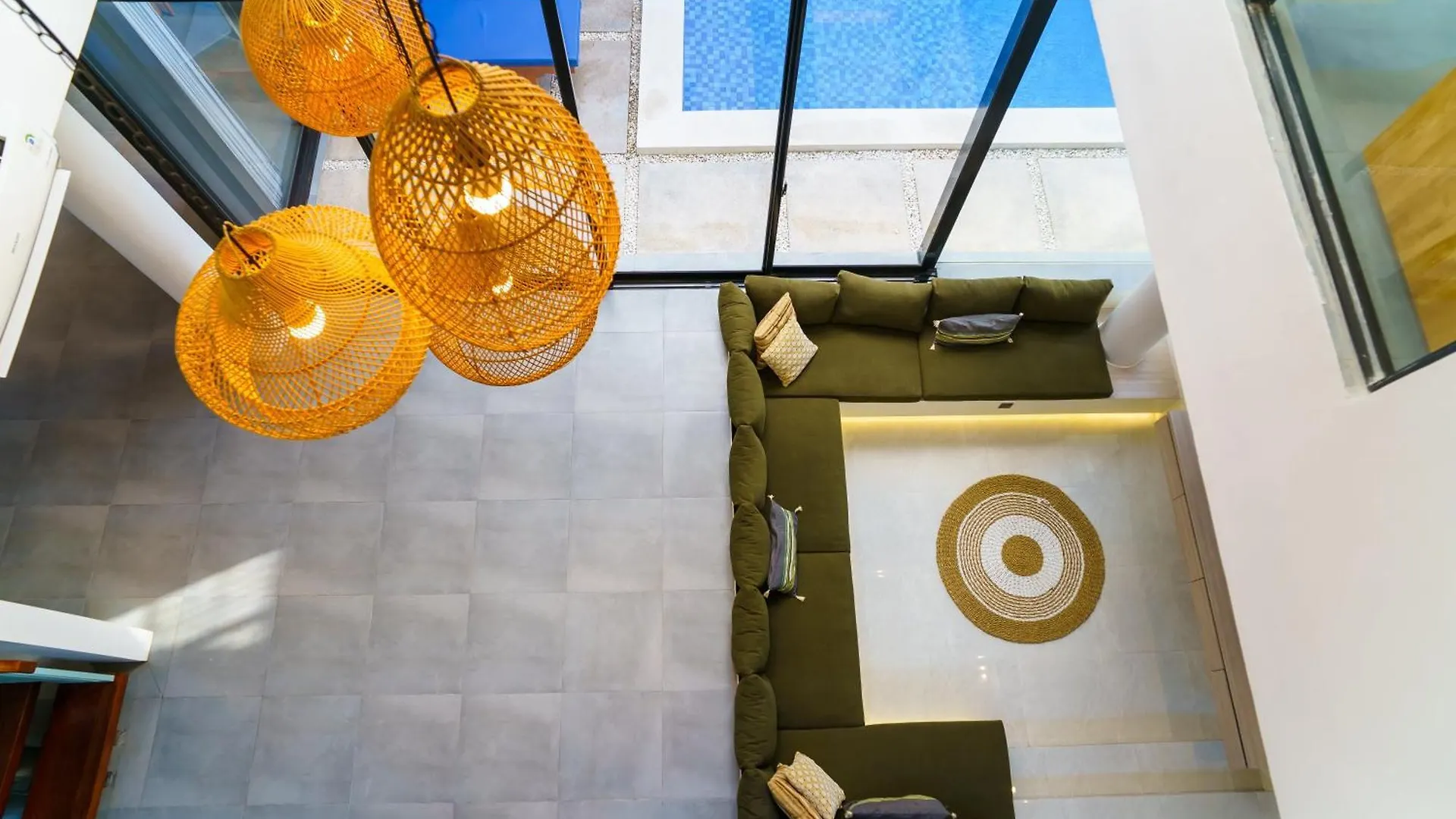 New 3 Bedroom Villa With Rooftop Central Seminyak
