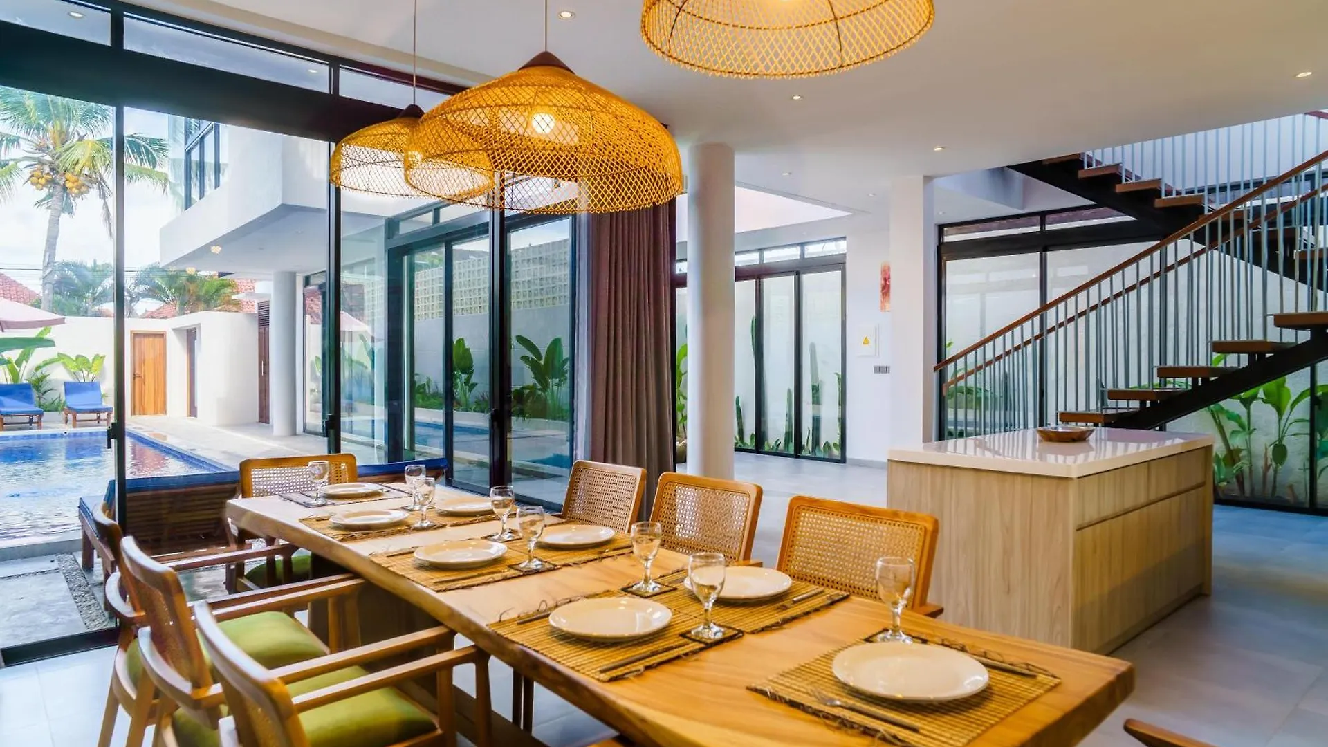 New 3 Bedroom Villa With Rooftop Central Seminyak 0*,  Indonesien