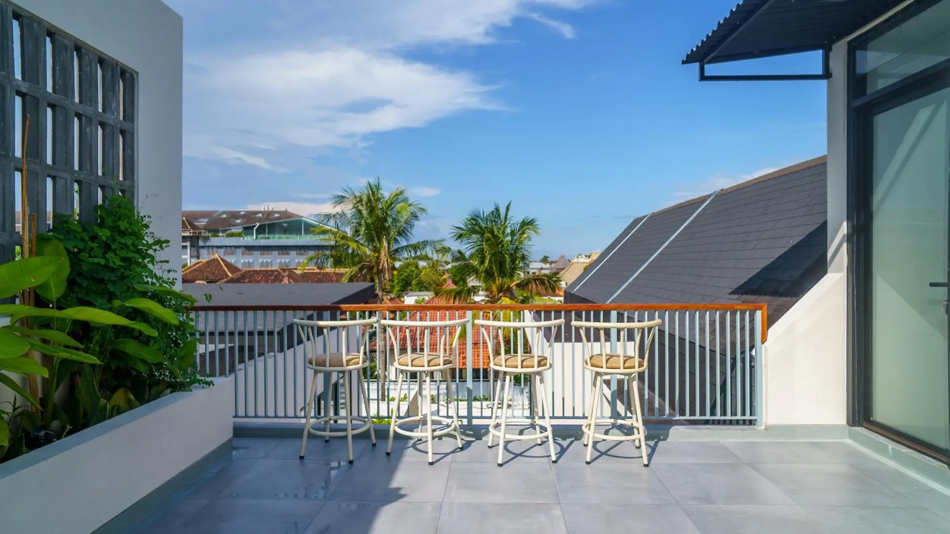 New 3 Bedroom Villa With Rooftop Central Seminyak
