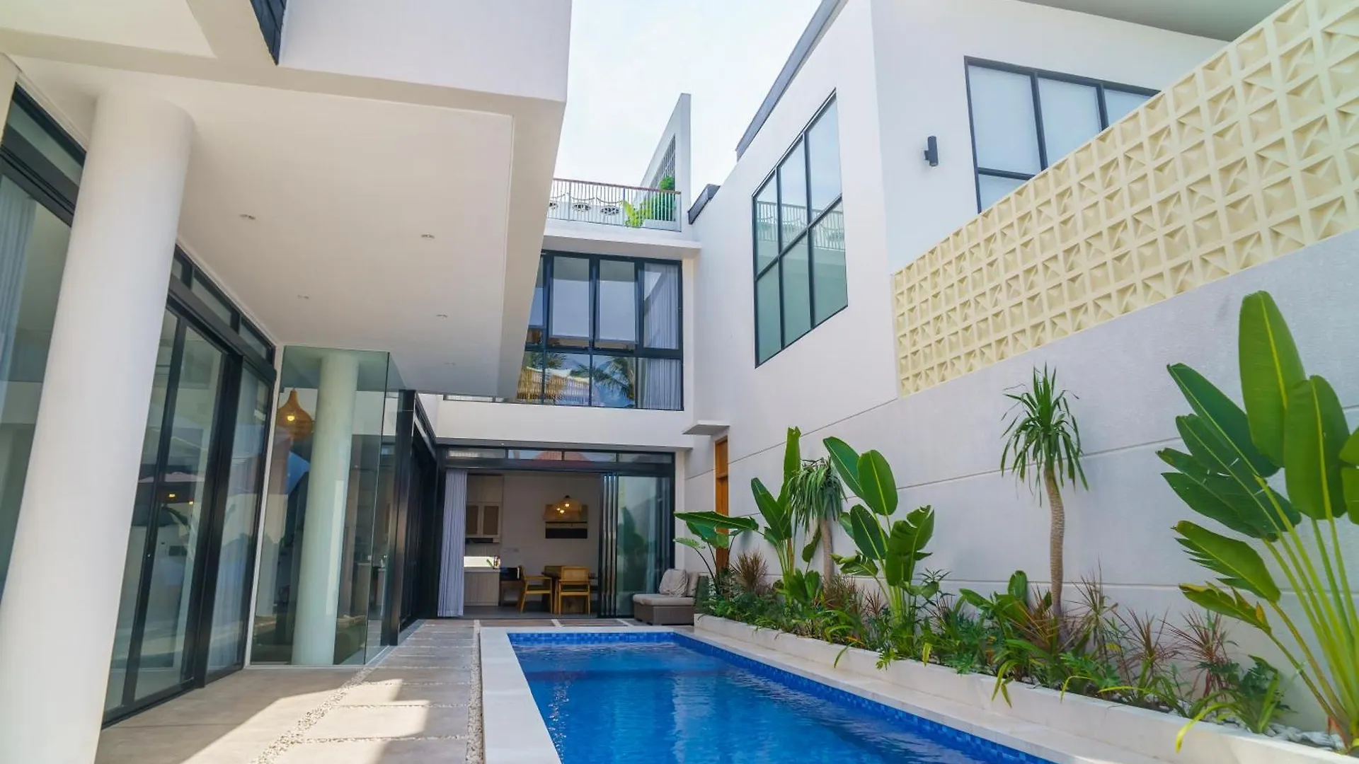 New 3 Bedroom Villa With Rooftop Central Seminyak 0*,