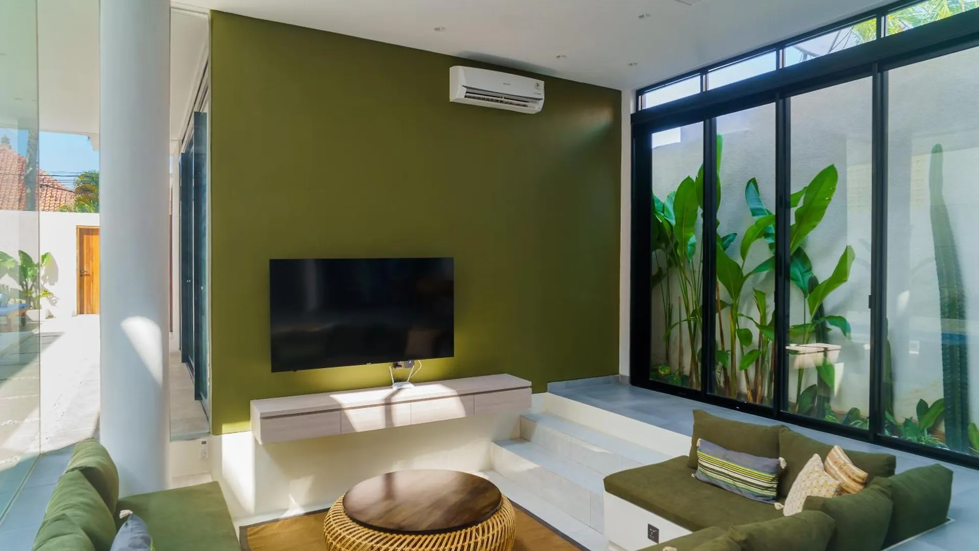 New 3 Bedroom Villa With Rooftop Central Seminyak